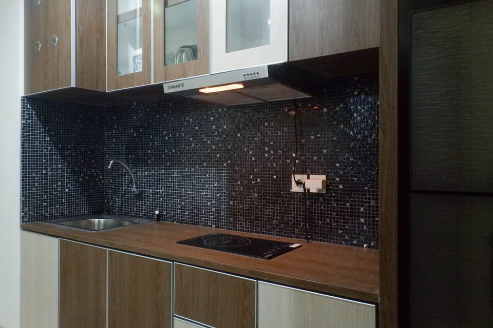 Room | Private kitchen | Fridge, stovetop, cookware/dishes/utensils