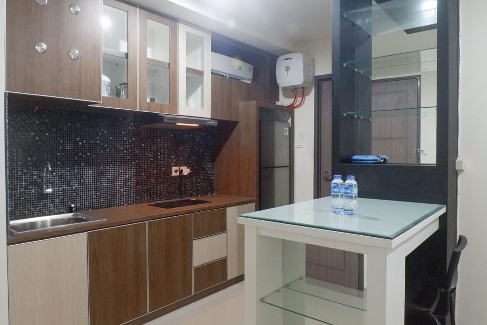 Room | Private kitchen | Fridge, stovetop, cookware/dishes/utensils