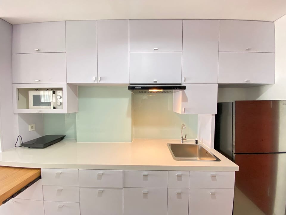 Room | Private kitchen | Fridge, stovetop, cookware/dishes/utensils