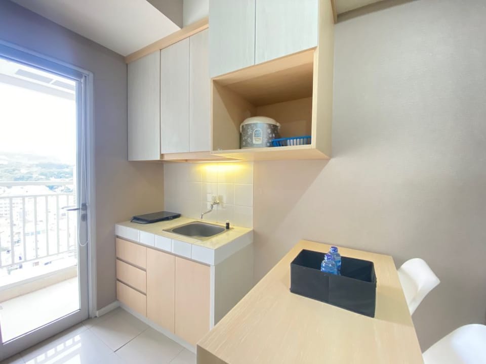 Room | Private kitchen | Fridge, stovetop, cookware/dishes/utensils