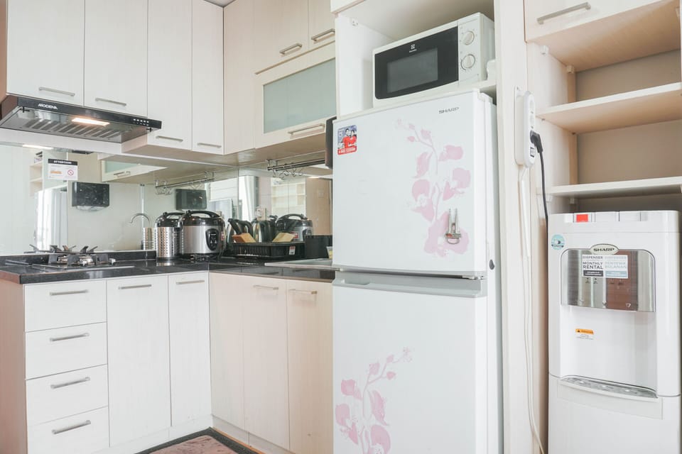Room | Private kitchen | Fridge, stovetop, cookware/dishes/utensils