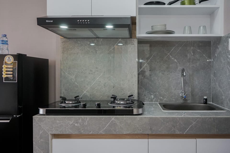 Room | Private kitchen | Fridge, stovetop, cookware/dishes/utensils