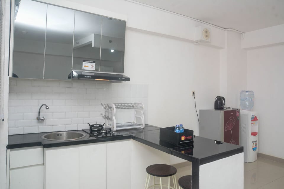 Room | Private kitchen | Fridge, stovetop, cookware/dishes/utensils