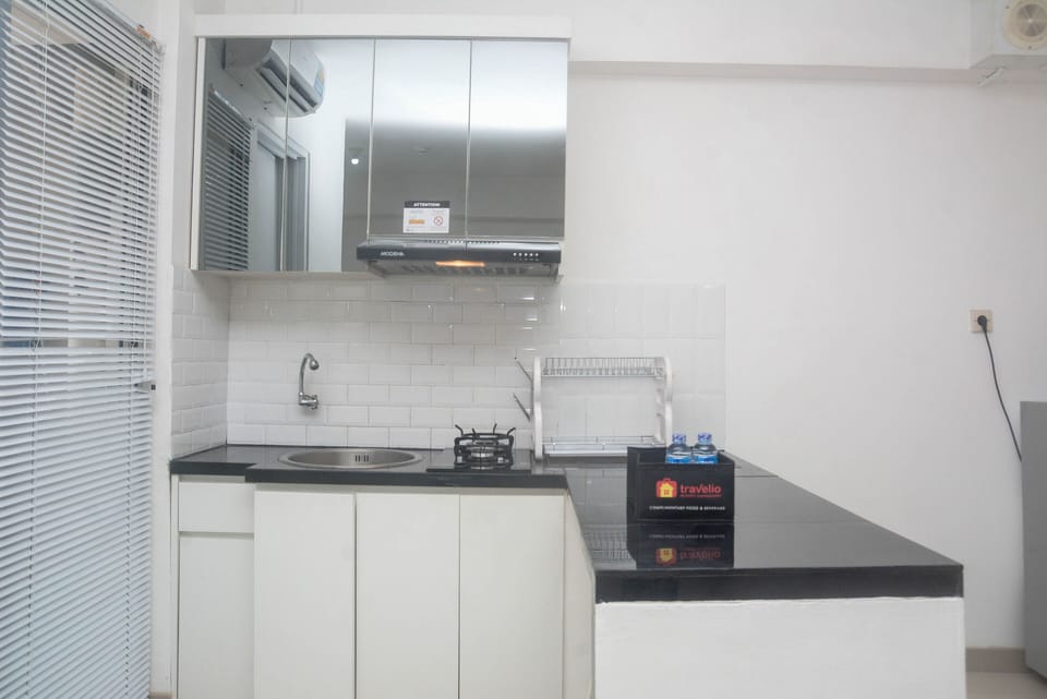 Room | Private kitchen | Fridge, stovetop, cookware/dishes/utensils