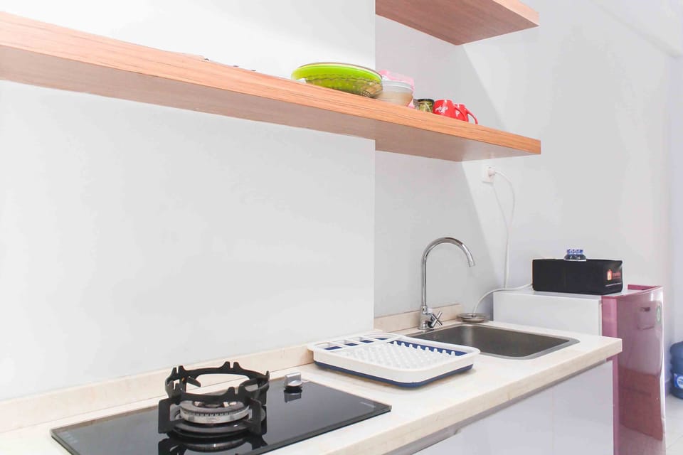 Room | Private kitchen | Fridge, stovetop, cookware/dishes/utensils
