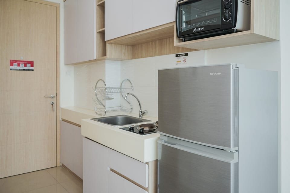 Room | Private kitchen | Fridge, stovetop, cookware/dishes/utensils