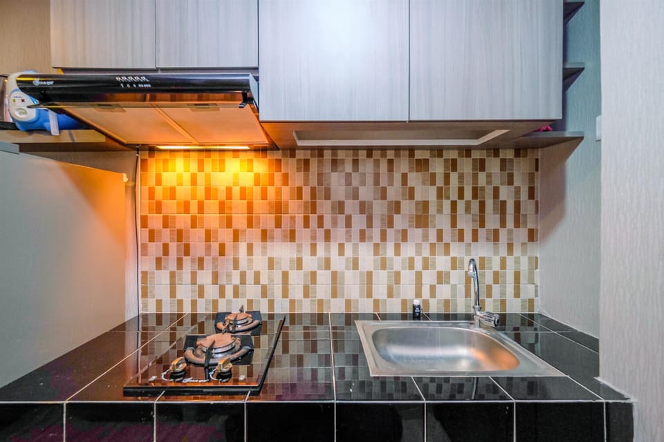 Room | Private kitchen | Fridge, stovetop, cookware/dishes/utensils