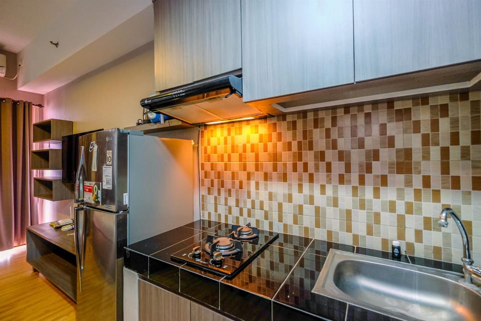 Room | Private kitchen | Fridge, stovetop, cookware/dishes/utensils