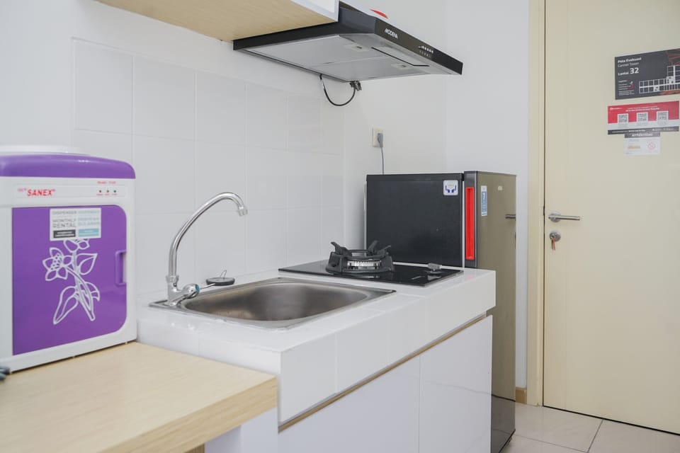 Room | Private kitchen | Fridge, stovetop, cookware/dishes/utensils