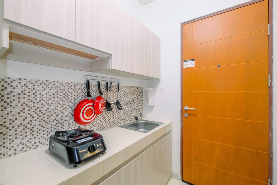 Room | Private kitchen | Fridge, stovetop, cookware/dishes/utensils