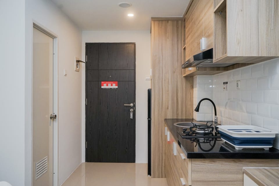 Fridge, stovetop, cookware/dishes/utensils