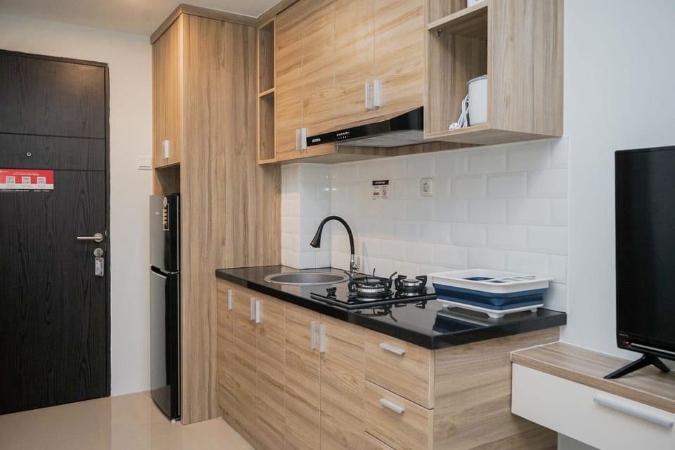 Room | Private kitchen | Fridge, stovetop, cookware/dishes/utensils