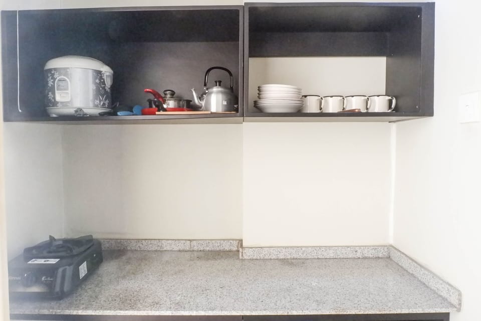 Room | Private kitchen | Fridge, stovetop, cookware/dishes/utensils