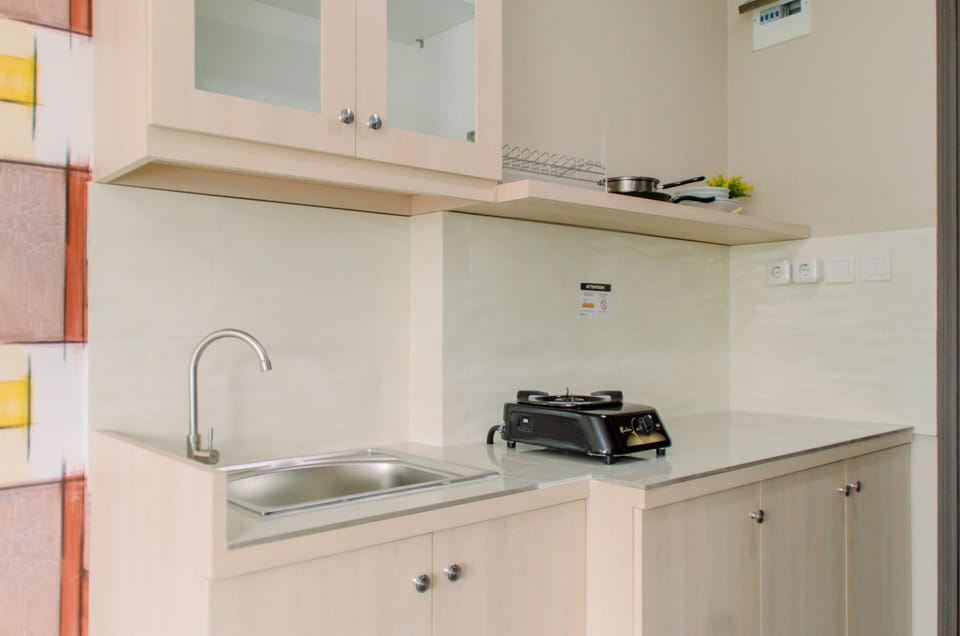 Room | Private kitchen | Fridge, stovetop, cookware/dishes/utensils