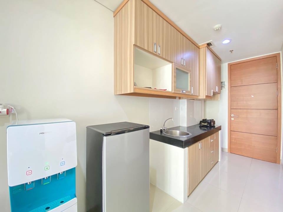 Room | Private kitchen | Fridge, stovetop, cookware/dishes/utensils