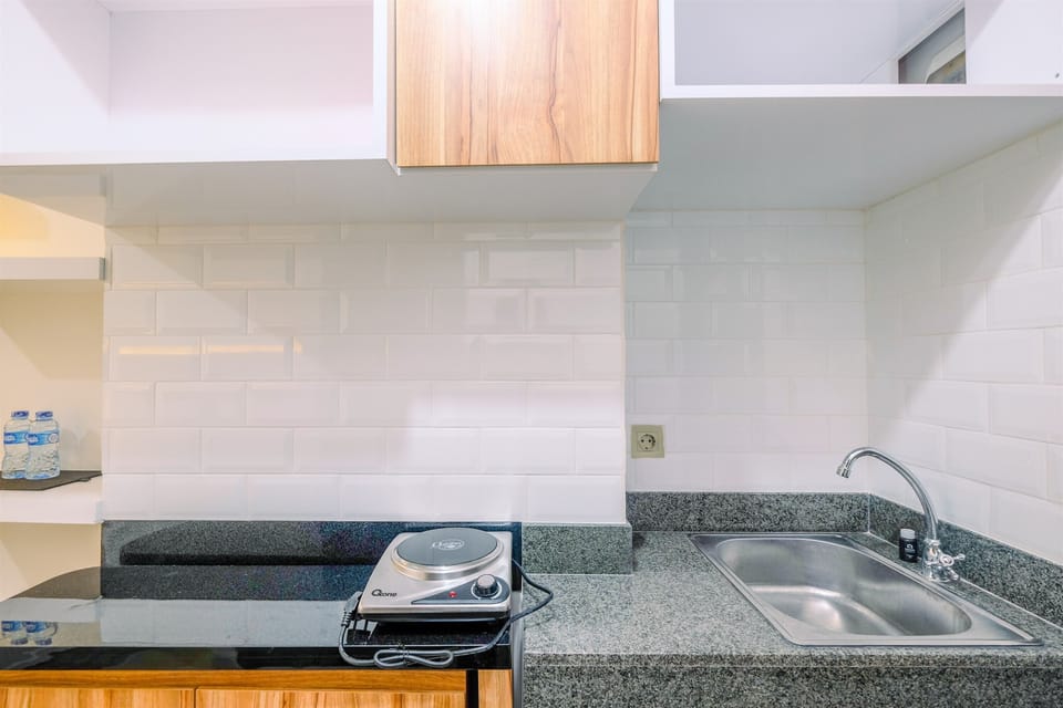 Room | Private kitchen | Fridge, stovetop, cookware/dishes/utensils