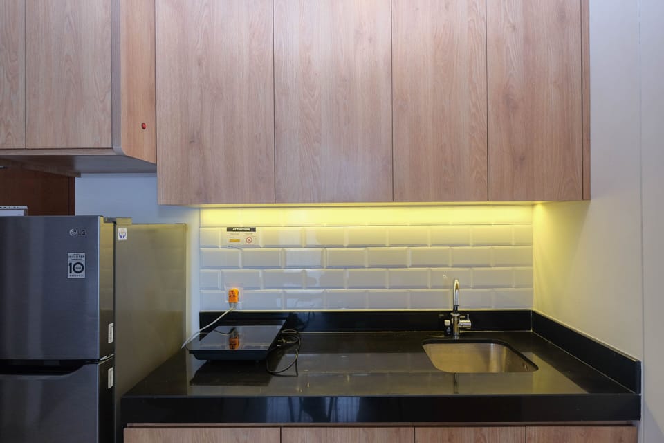 Room | Private kitchen | Fridge, stovetop, cookware/dishes/utensils