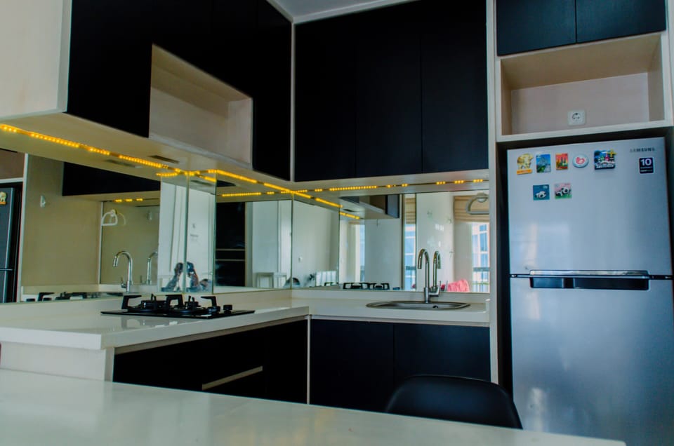 Room | Private kitchen | Fridge, stovetop, cookware/dishes/utensils