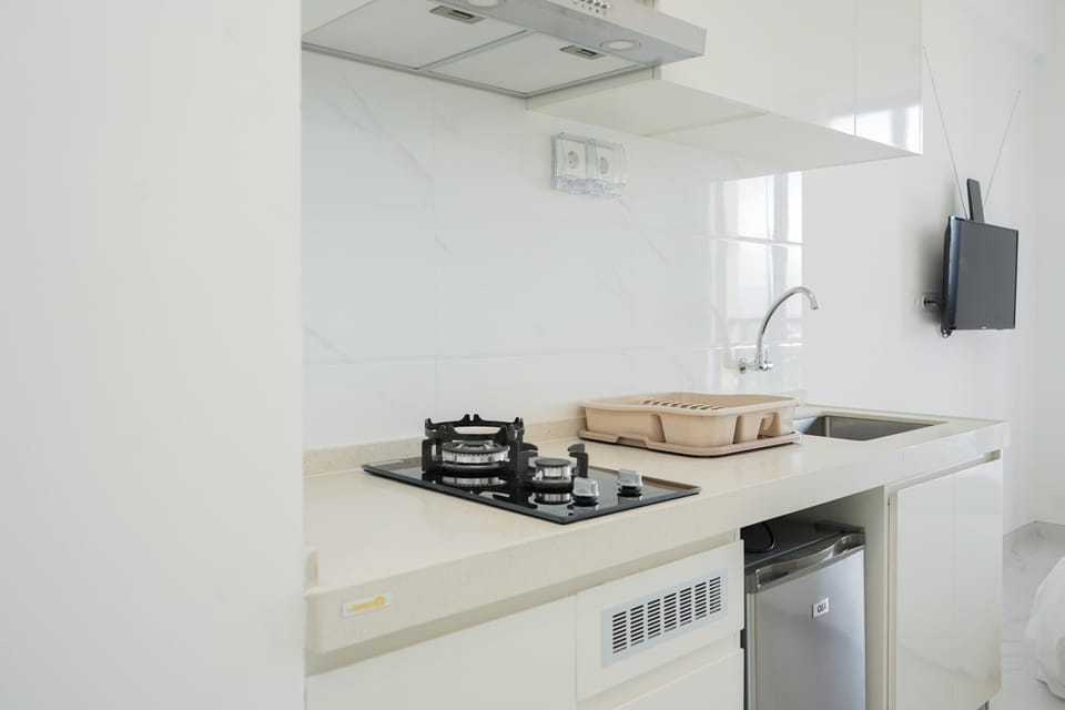 Fridge, stovetop, cookware/dishes/utensils