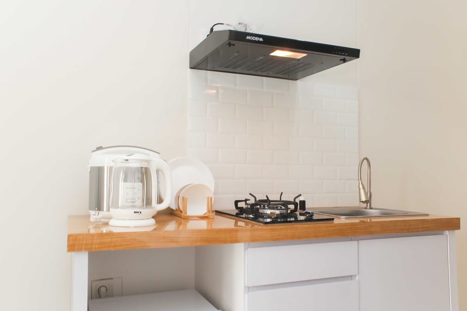 Room | Private kitchen | Fridge, stovetop, cookware/dishes/utensils