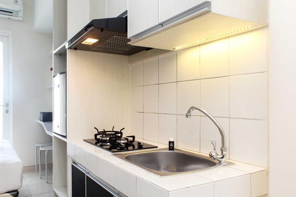 Fridge, stovetop, cookware/dishes/utensils