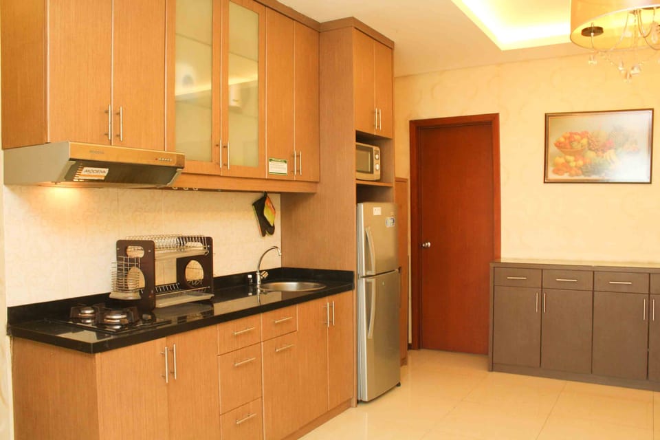 Fridge, stovetop, cookware/dishes/utensils
