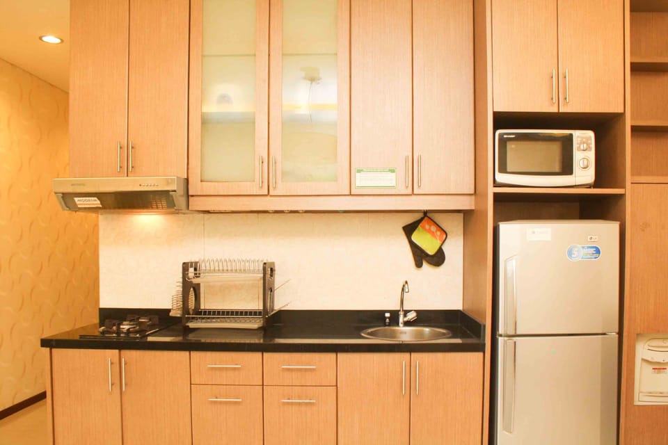 Room | Private kitchen | Fridge, stovetop, cookware/dishes/utensils