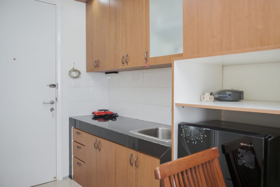 Room | Private kitchen | Fridge, stovetop, cookware/dishes/utensils, dining tables