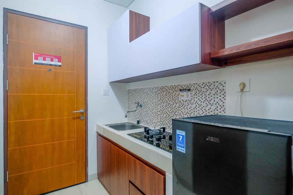 Room | Private kitchen | Fridge, stovetop, cookware/dishes/utensils
