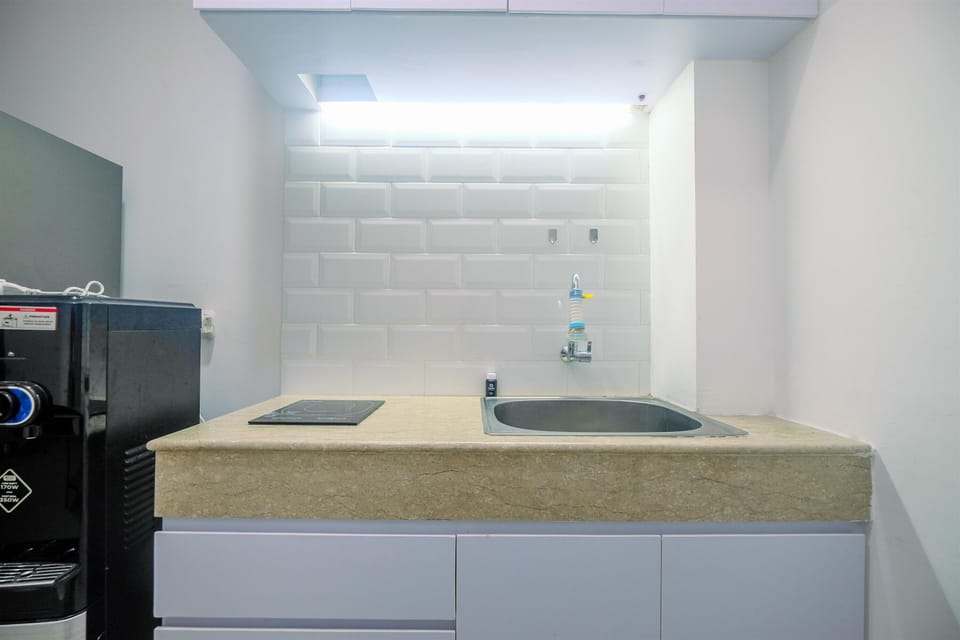 Room | Private kitchen | Fridge, stovetop, cookware/dishes/utensils