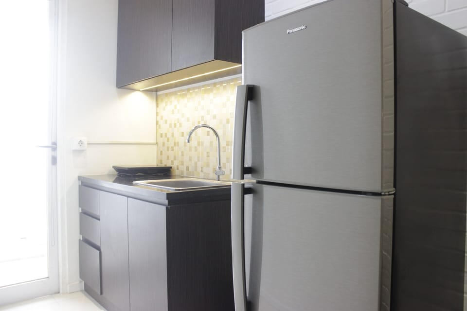 Fridge, stovetop, electric kettle, cookware/dishes/utensils