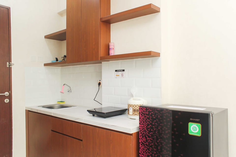Room | Private kitchen | Fridge, stovetop, cookware/dishes/utensils