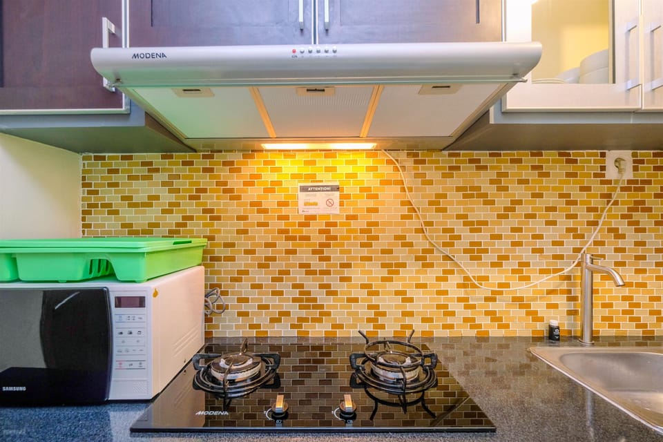 Room | Private kitchen | Fridge, stovetop, cookware/dishes/utensils