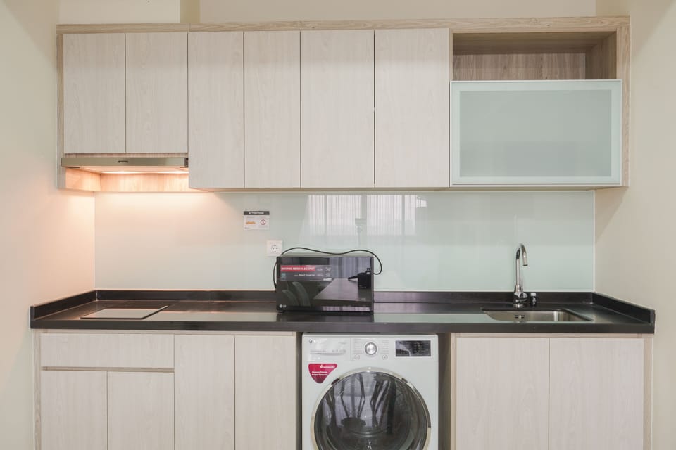 Room | Private kitchen | Fridge, stovetop, cookware/dishes/utensils