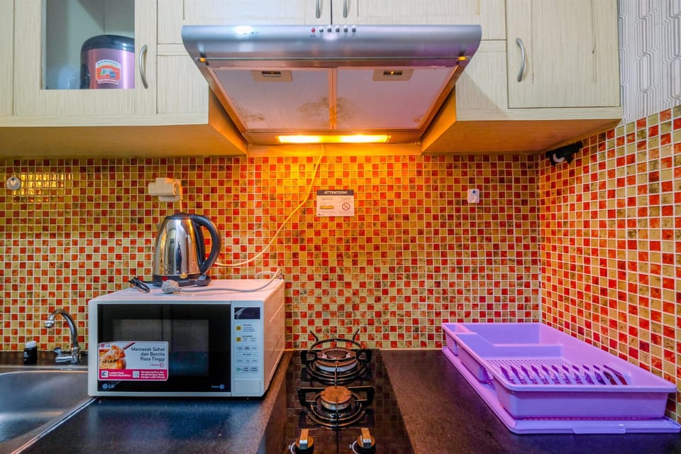 Room | Private kitchen | Fridge, stovetop, cookware/dishes/utensils