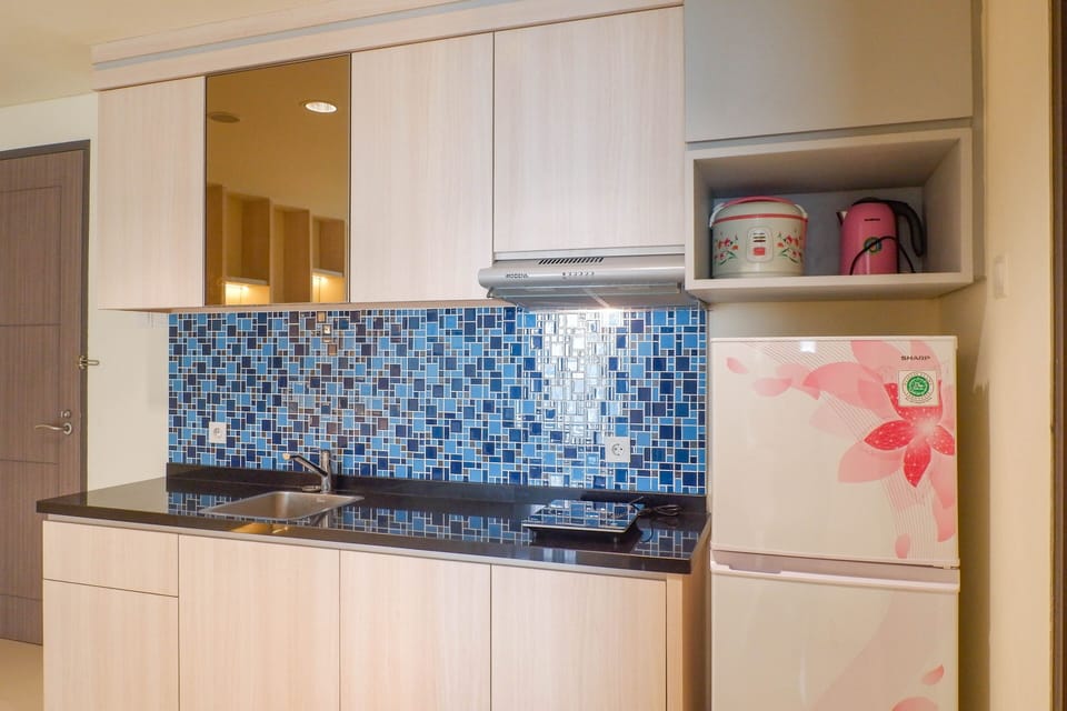 Room | Private kitchen | Fridge, stovetop, cookware/dishes/utensils