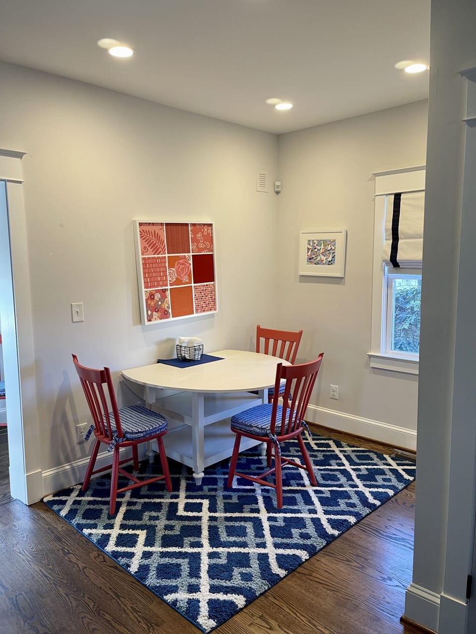 Breakfast nook.
