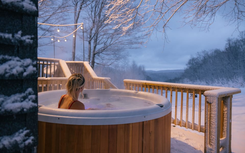 Outdoor spa tub