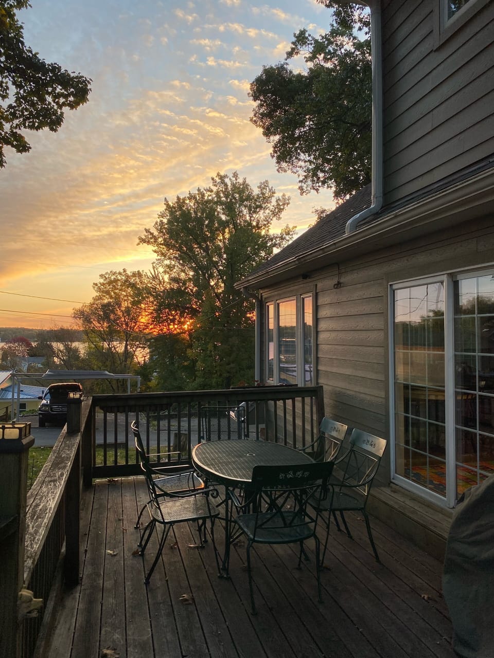 Enjoy the sunrise over the lake on the deck every morning 