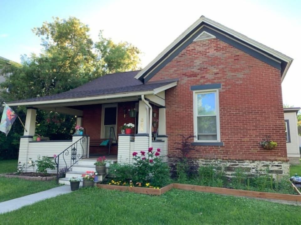 Home sweet home! Private fenced backyard, driveway parking