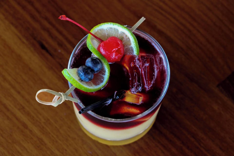 Cocktail bar, pool views, open daily