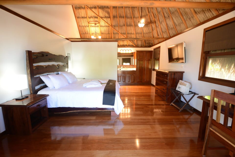 Deluxe Single Room, 1 King Bed, Partial Ocean View | In-room safe, desk, laptop workspace, iron/ironing board
