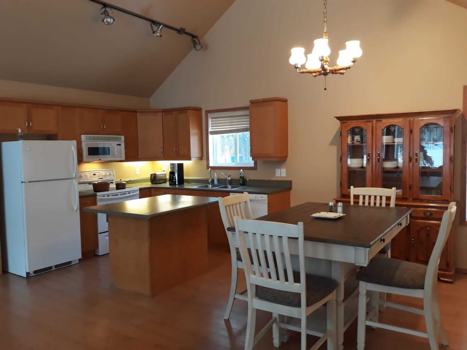 Kitchen & Dinning