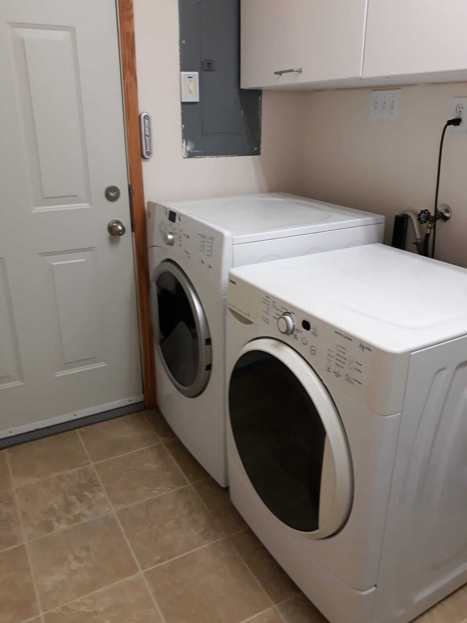 Laundry room (detergent available)