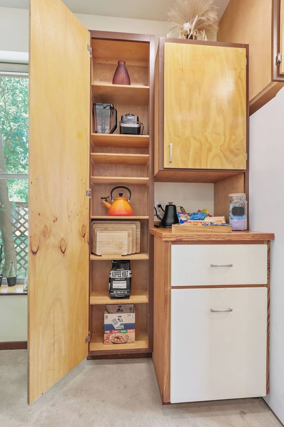 Kitchen includes high-end Le Creuset cookware and all BBQ utensils