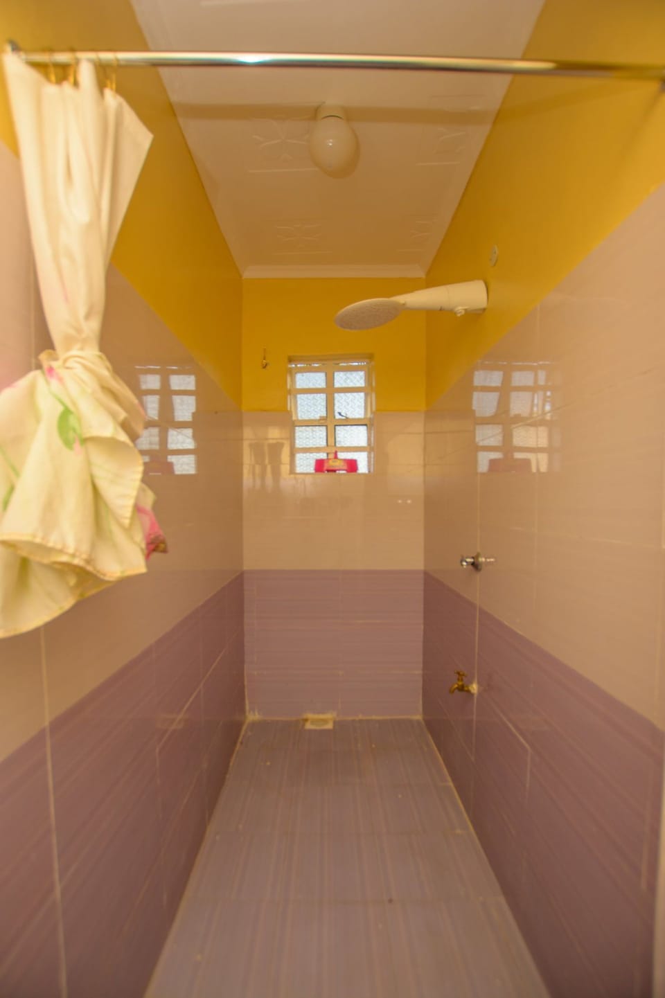 Standard Room | Bathroom | Shower, free toiletries, towels