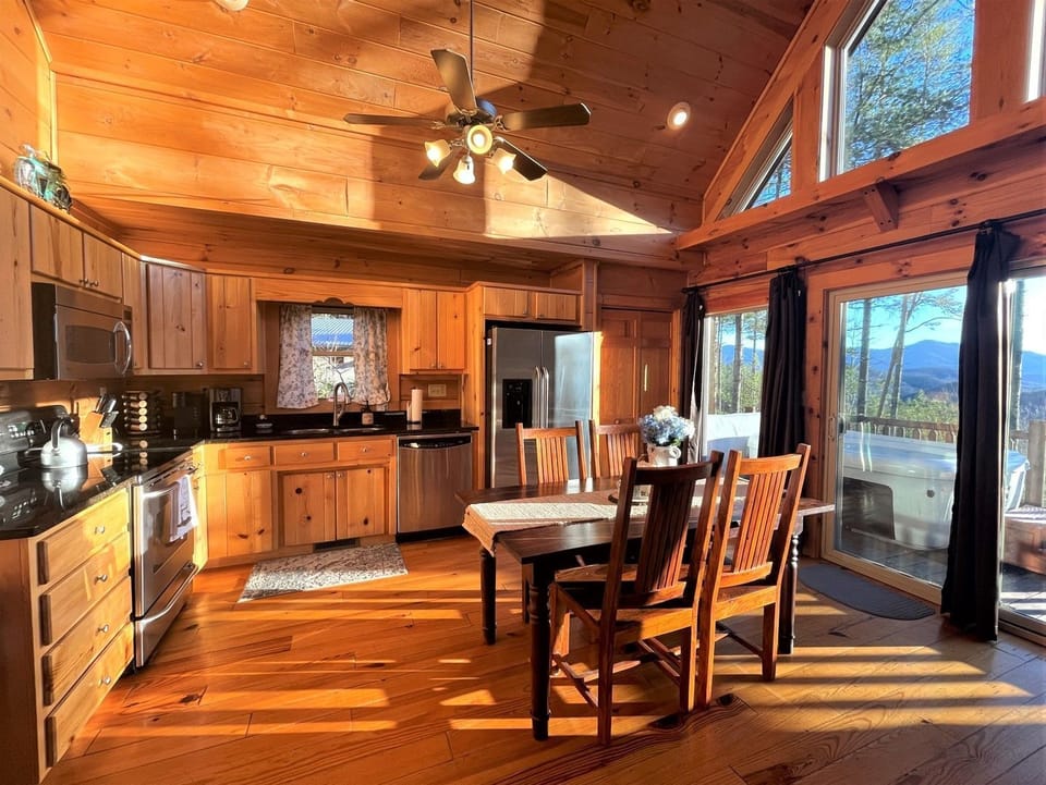 TTG - Kitchen & Dining Area With A View