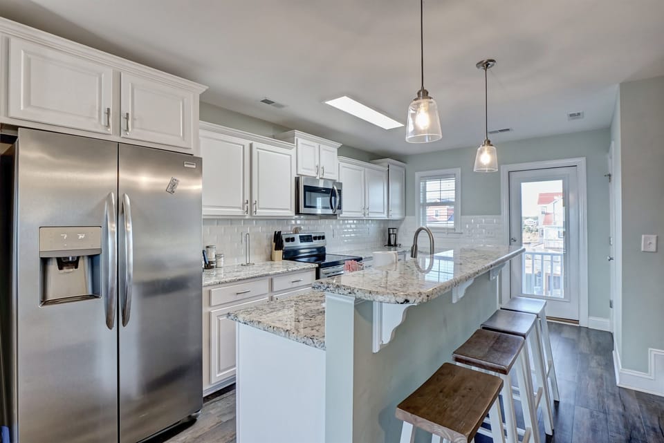 Kitchen island seats 4