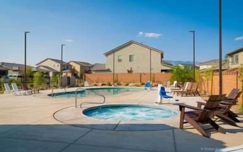 House, 5 Bedrooms | Pool