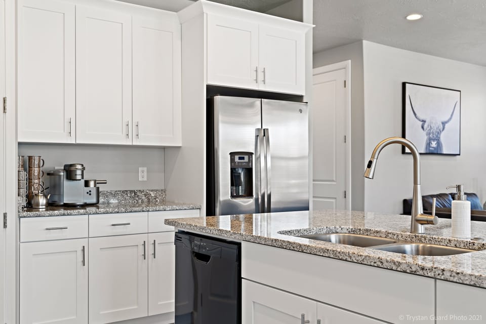 House, 5 Bedrooms | Private kitchen | Fridge, oven, coffee/tea maker, toaster